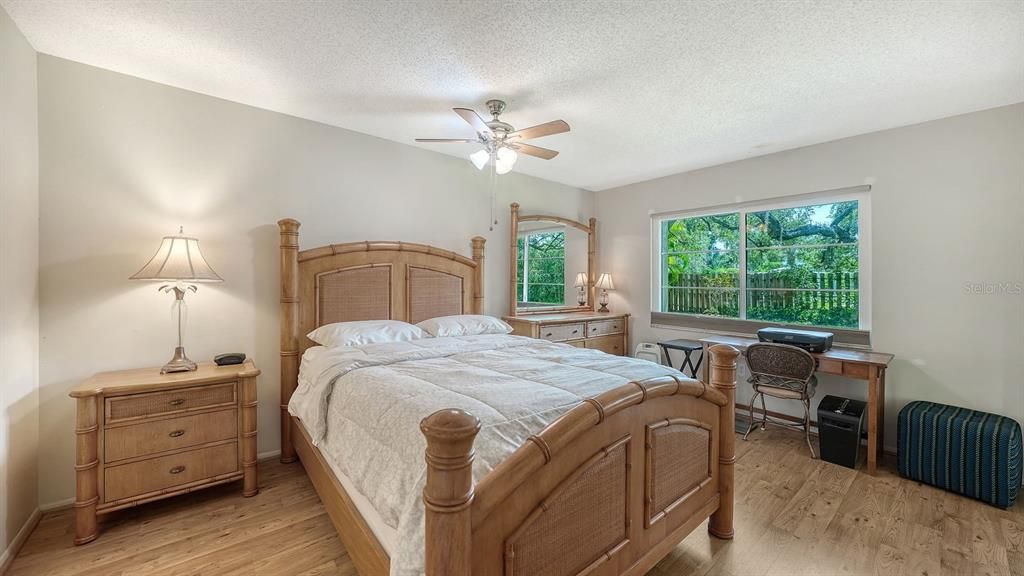 For Sale: $237,000 (2 beds, 2 baths, 1121 Square Feet)