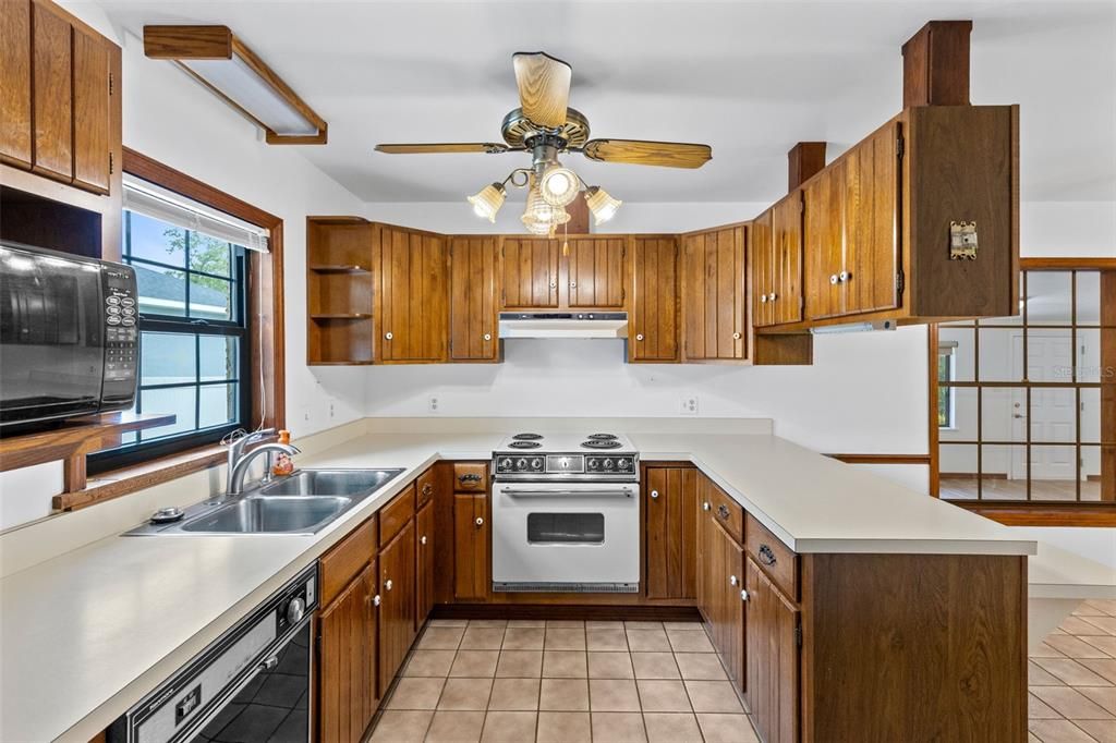 На продажу: $425,000 (3 спален, 3 ванн, 1935 Квадратных фут)