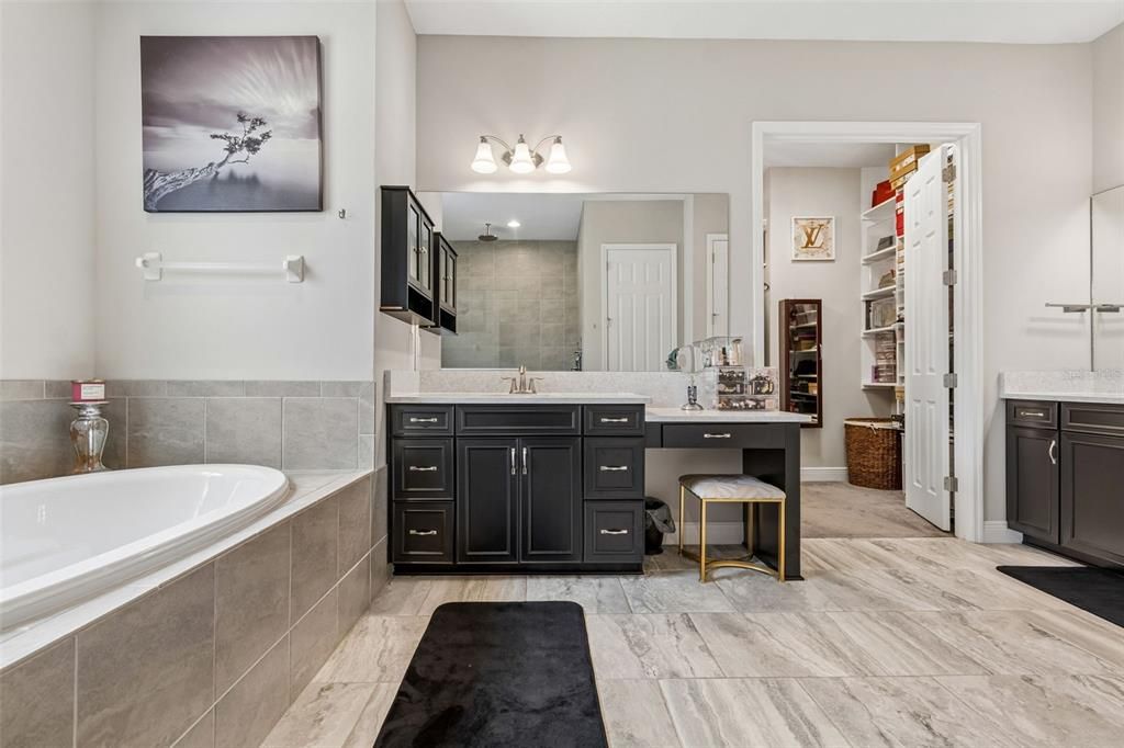 For Sale: $1,300,000 (5 beds, 4 baths, 4688 Square Feet)