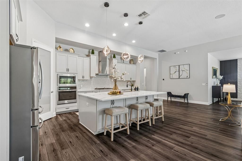 For Sale: $1,300,000 (5 beds, 4 baths, 4688 Square Feet)