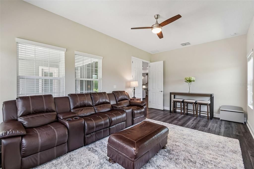 For Sale: $1,300,000 (5 beds, 4 baths, 4688 Square Feet)