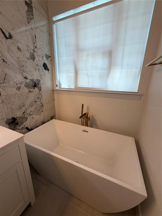 For Rent: $3,000 (3 beds, 2 baths, 1812 Square Feet)