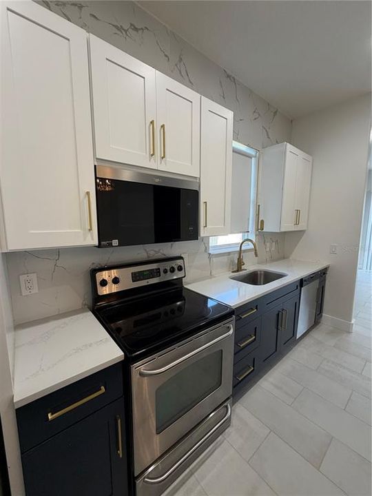 For Rent: $3,000 (3 beds, 2 baths, 1812 Square Feet)