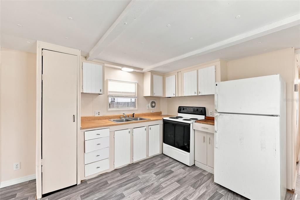 В аренду: $1,195 (2 спален, 1 ванн, 720 Квадратных фут)