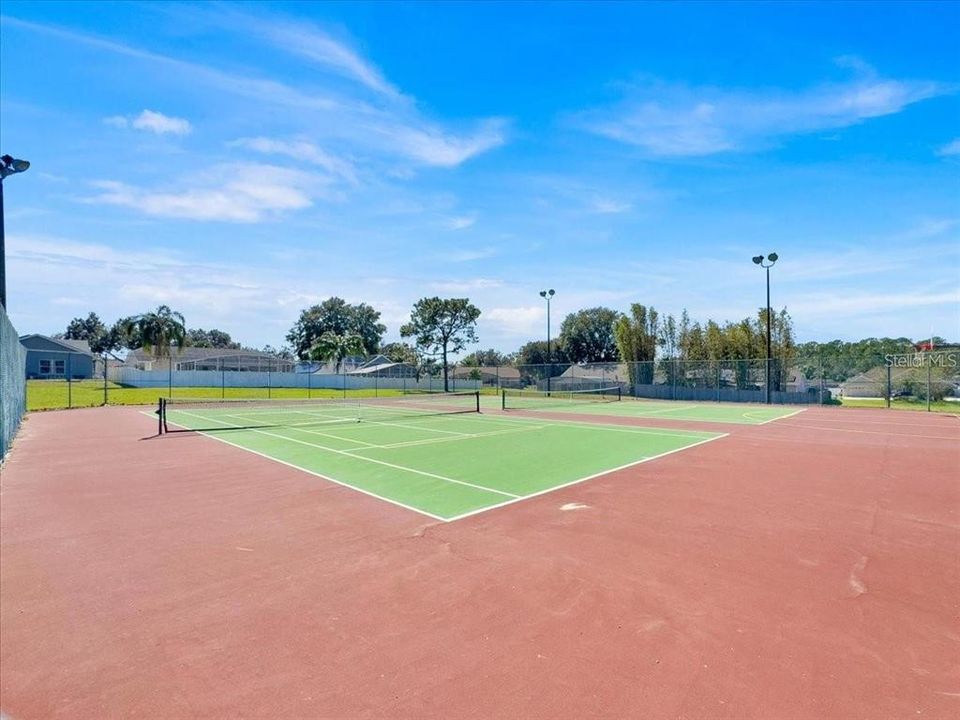 En Venta: $449,990 (5 camas, 3 baños, 2235 Pies cuadrados)