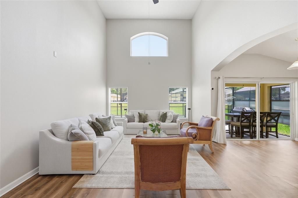En Venta: $449,990 (5 camas, 3 baños, 2235 Pies cuadrados)