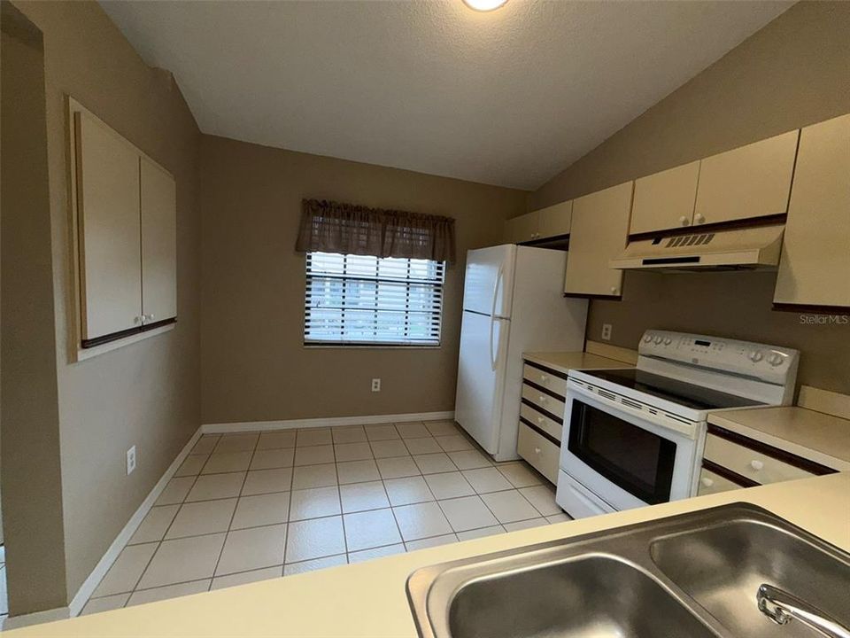出租: $1,900 (2 贝兹, 2 浴室, 980 平方英尺)
