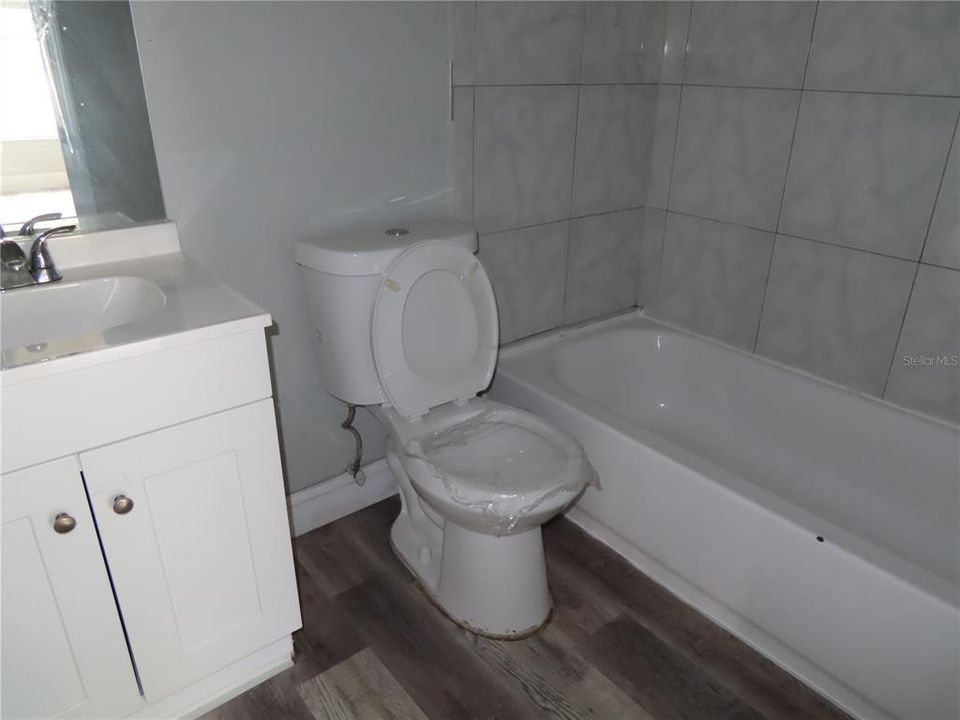 На продажу: $375,000 (4 спален, 2 ванн, 1687 Квадратных фут)