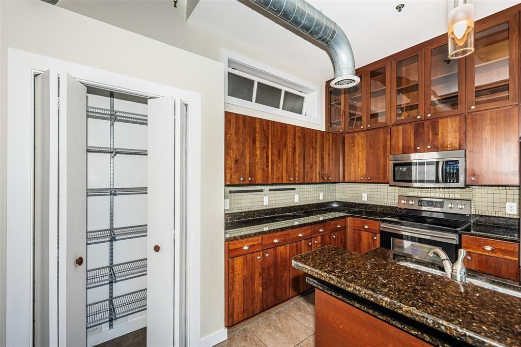 В аренду: $5,800 (2 спален, 2 ванн, 1354 Квадратных фут)