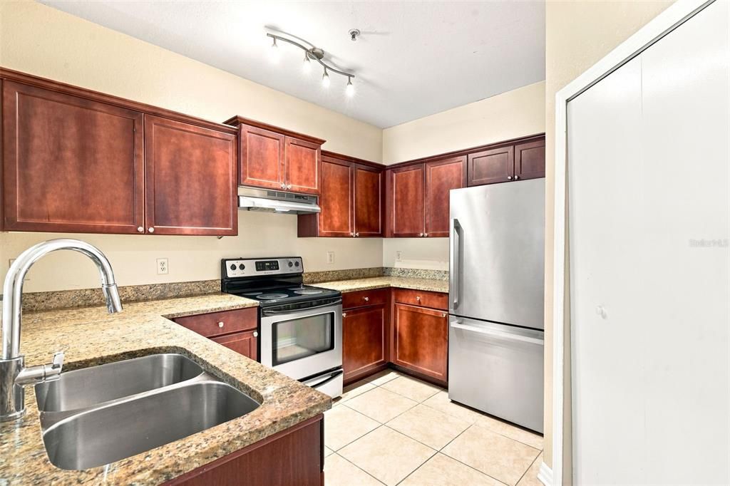 На продажу: $189,000 (2 спален, 2 ванн, 1242 Квадратных фут)