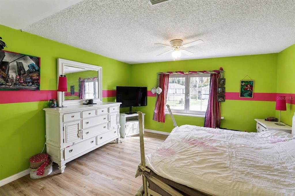 For Sale: $429,000 (3 beds, 3 baths, 2529 Square Feet)
