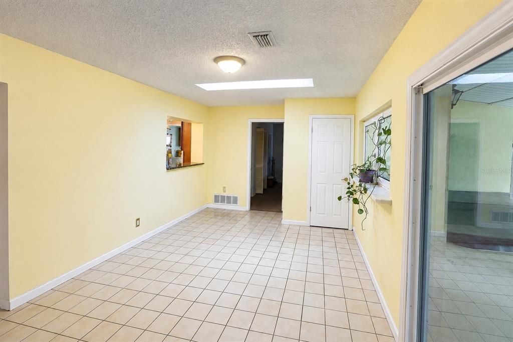 For Sale: $429,000 (3 beds, 3 baths, 2529 Square Feet)