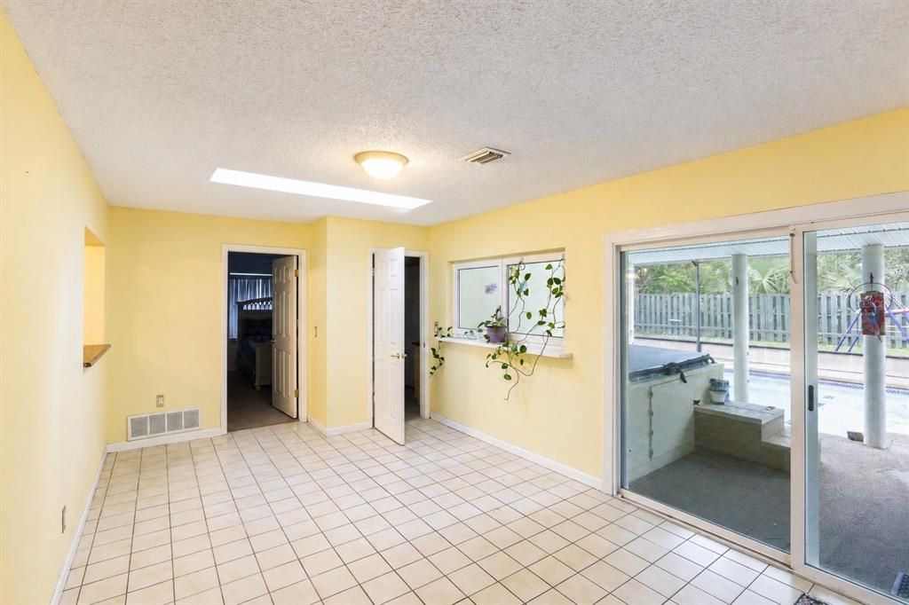 For Sale: $429,000 (3 beds, 3 baths, 2529 Square Feet)