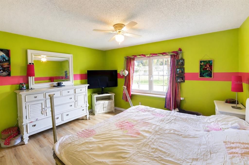 For Sale: $429,000 (3 beds, 3 baths, 2529 Square Feet)