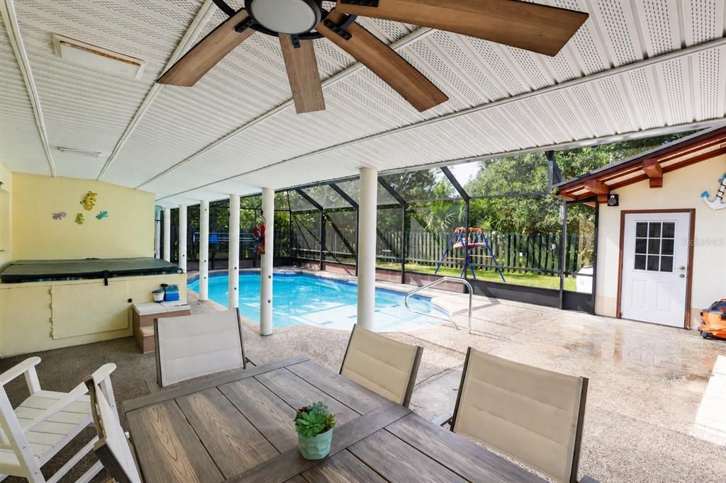 For Sale: $429,000 (3 beds, 3 baths, 2529 Square Feet)