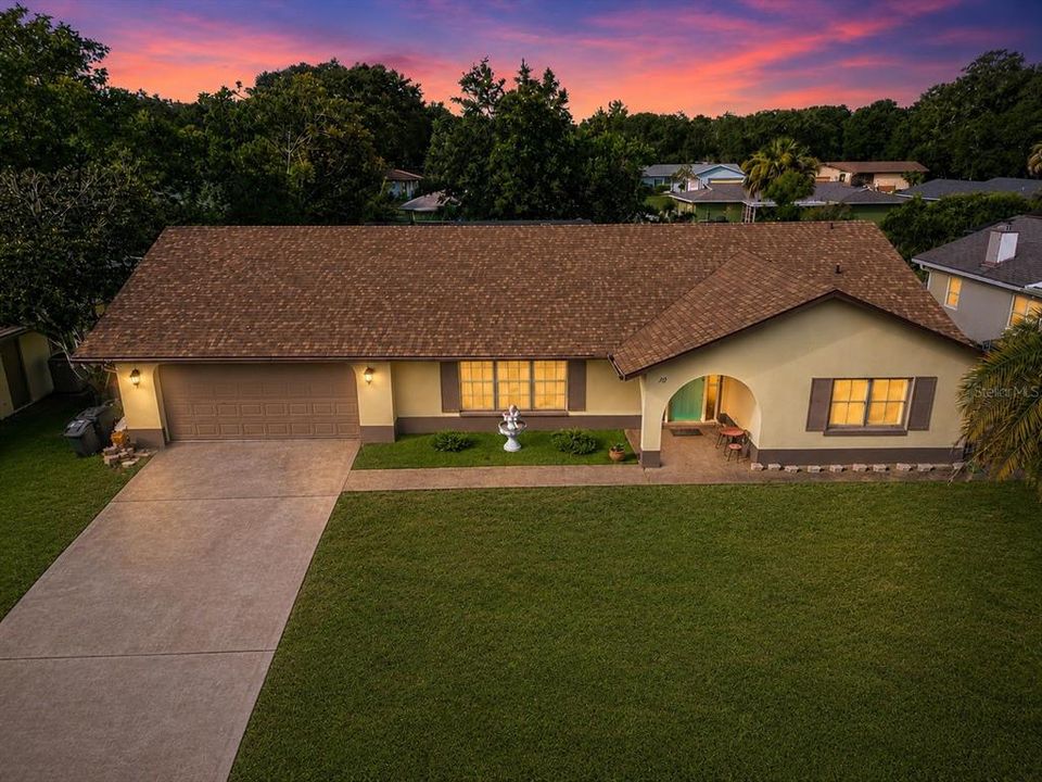 For Sale: $429,000 (3 beds, 3 baths, 2529 Square Feet)