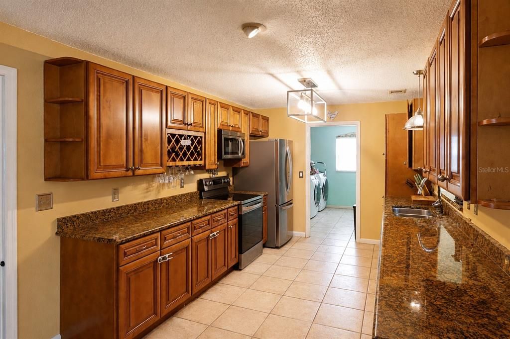 For Sale: $429,000 (3 beds, 3 baths, 2529 Square Feet)
