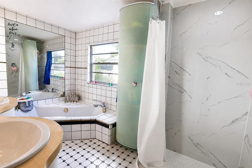 For Sale: $429,000 (3 beds, 3 baths, 2529 Square Feet)