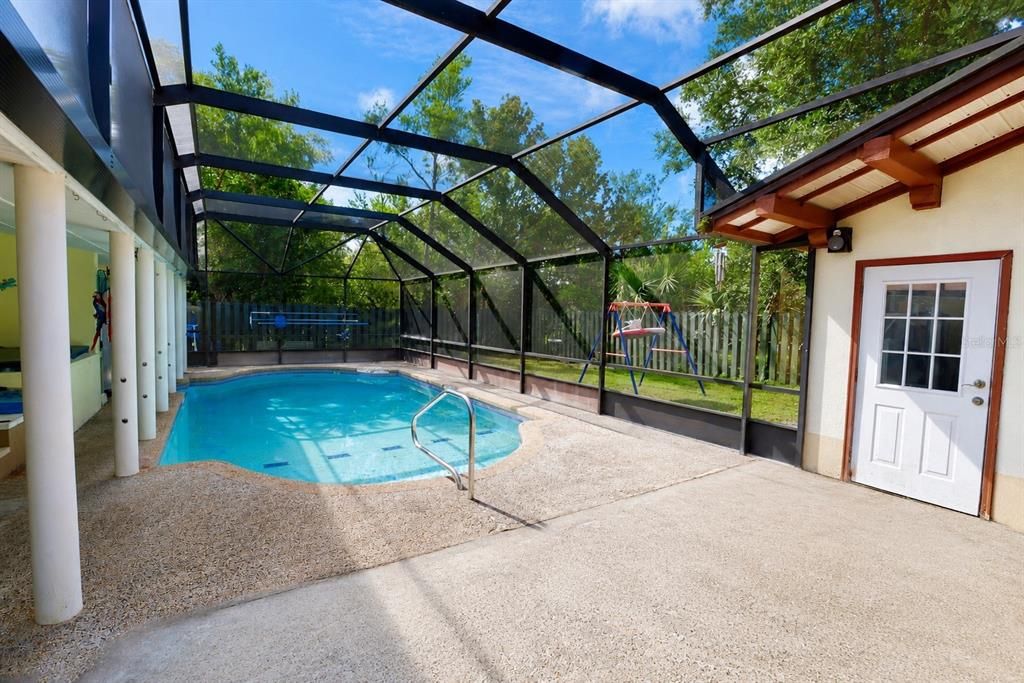 For Sale: $429,000 (3 beds, 3 baths, 2529 Square Feet)