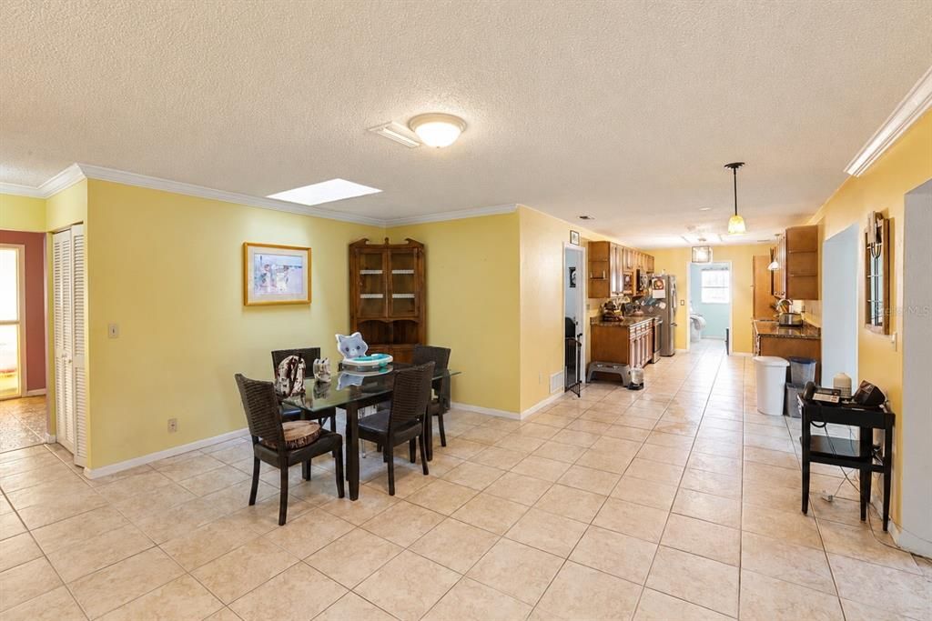 For Sale: $429,000 (3 beds, 3 baths, 2529 Square Feet)