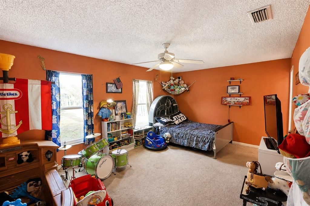 For Sale: $429,000 (3 beds, 3 baths, 2529 Square Feet)