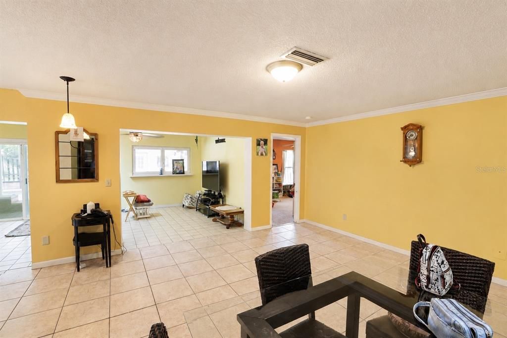 For Sale: $429,000 (3 beds, 3 baths, 2529 Square Feet)
