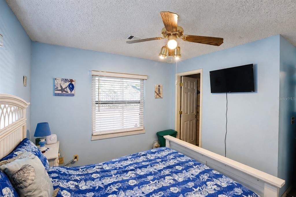For Sale: $429,000 (3 beds, 3 baths, 2529 Square Feet)