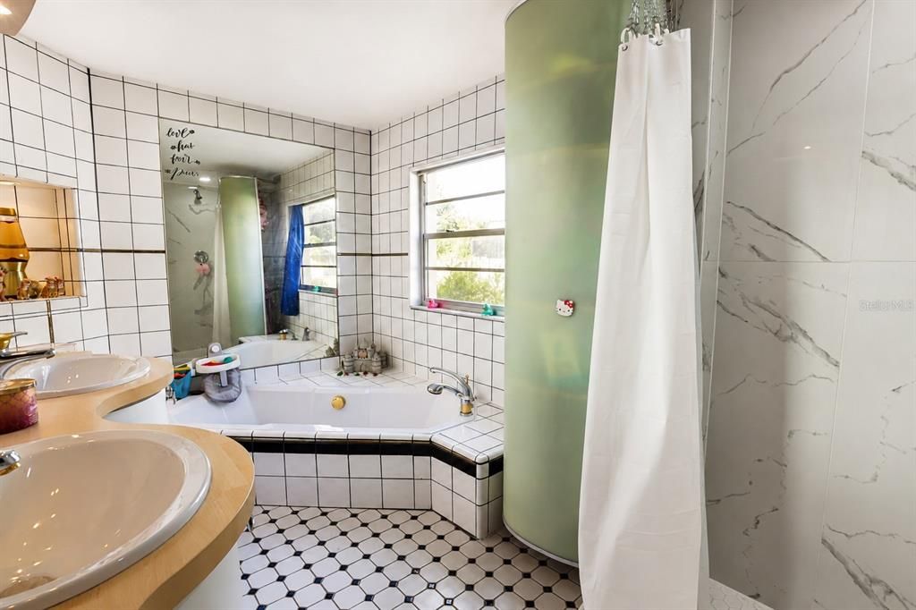 For Sale: $429,000 (3 beds, 3 baths, 2529 Square Feet)