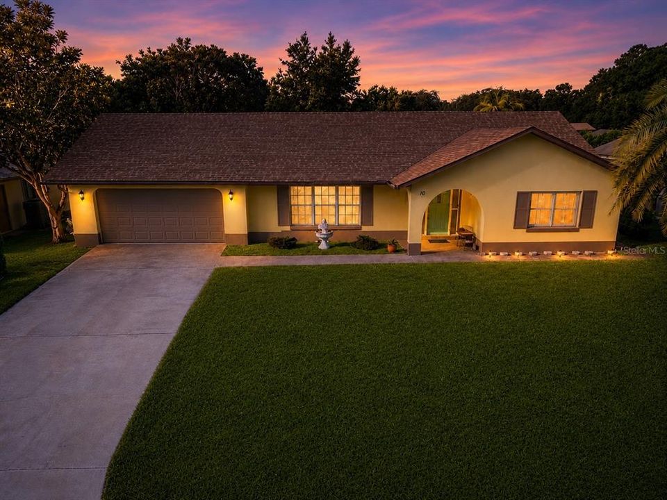 For Sale: $429,000 (3 beds, 3 baths, 2529 Square Feet)