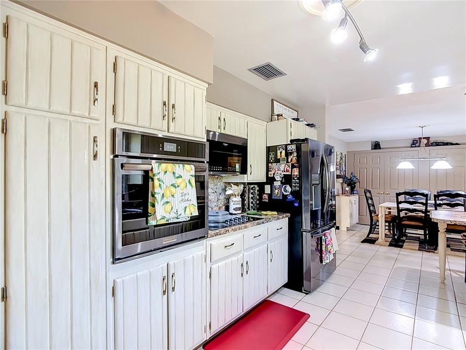На продажу: $399,999 (3 спален, 2 ванн, 2287 Квадратных фут)