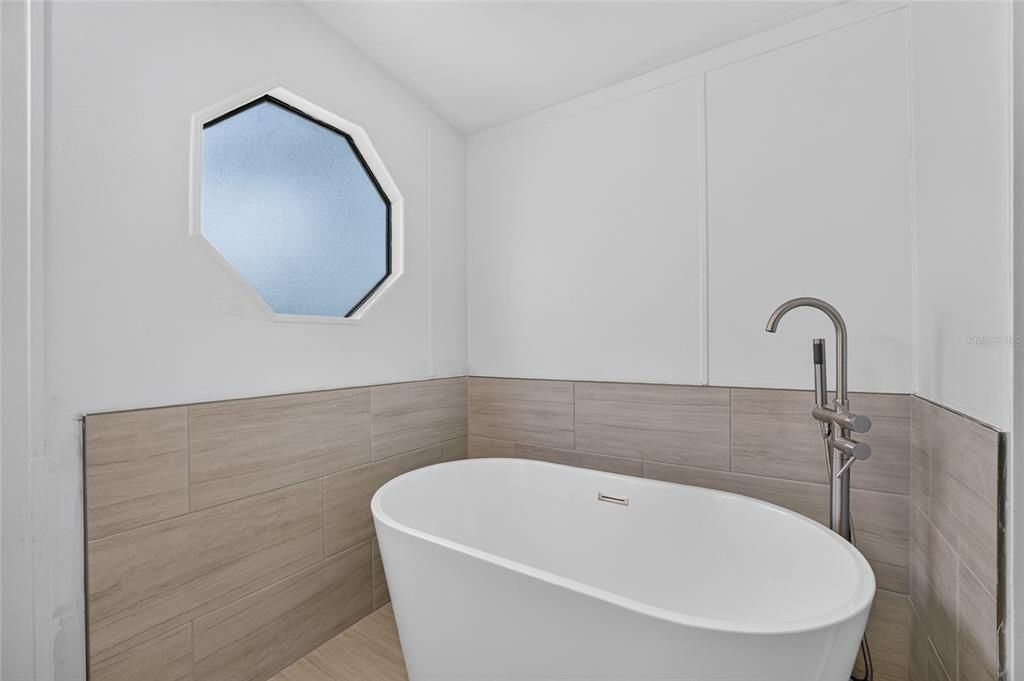 На продажу: $299,900 (3 спален, 2 ванн, 1503 Квадратных фут)