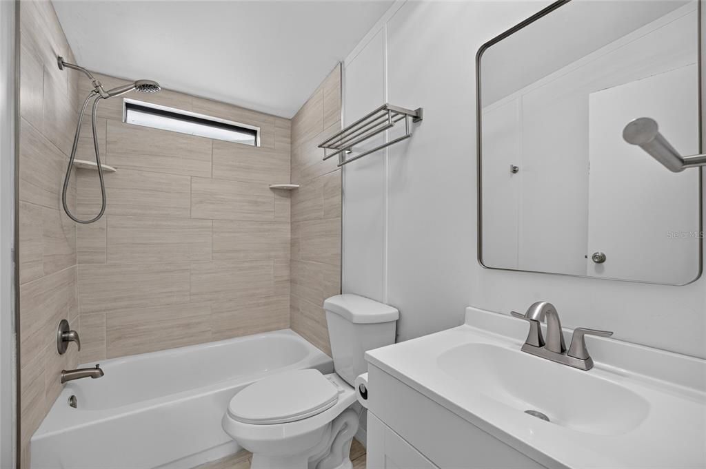 На продажу: $299,900 (3 спален, 2 ванн, 1503 Квадратных фут)