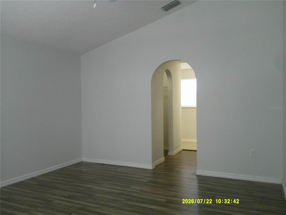Activo con contrato: $2,350 (4 camas, 2 baños, 2160 Pies cuadrados)