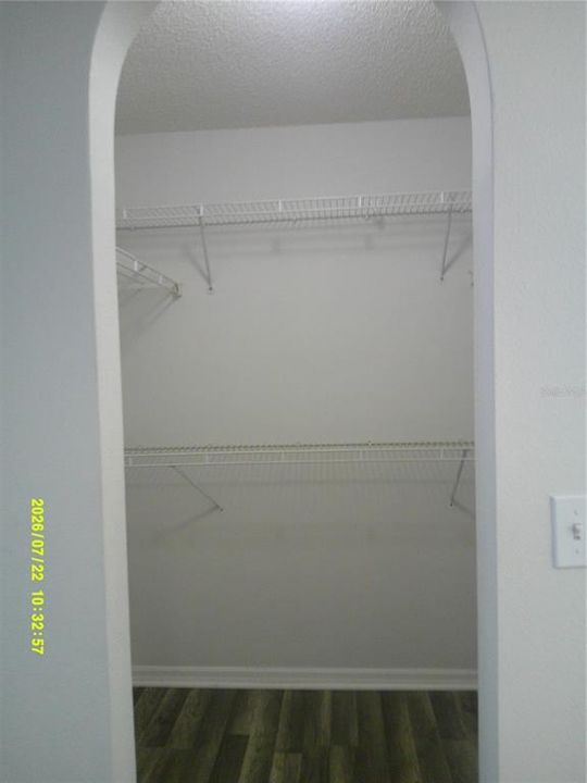 Activo con contrato: $2,350 (4 camas, 2 baños, 2160 Pies cuadrados)
