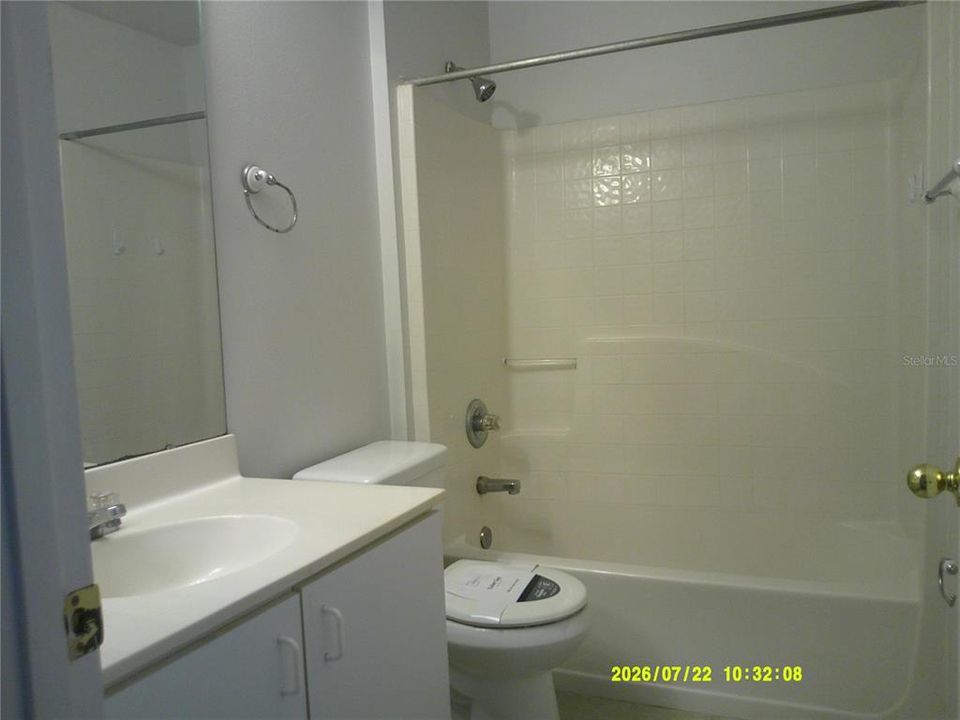 Activo con contrato: $2,350 (4 camas, 2 baños, 2160 Pies cuadrados)