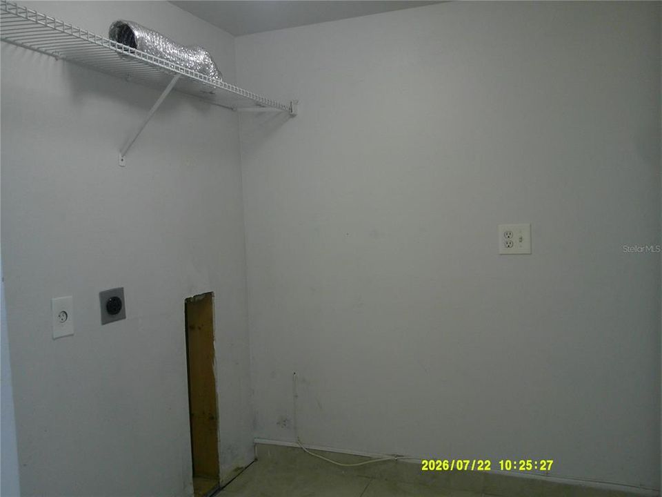 Activo con contrato: $2,350 (4 camas, 2 baños, 2160 Pies cuadrados)