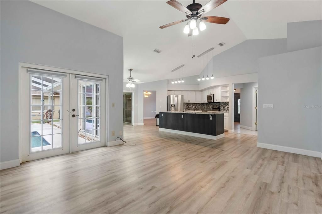En Venta: $389,900 (4 camas, 3 baños, 2296 Pies cuadrados)