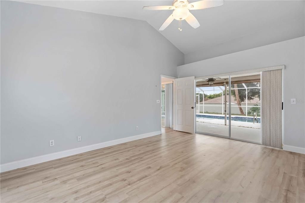 En Venta: $389,900 (4 camas, 3 baños, 2296 Pies cuadrados)