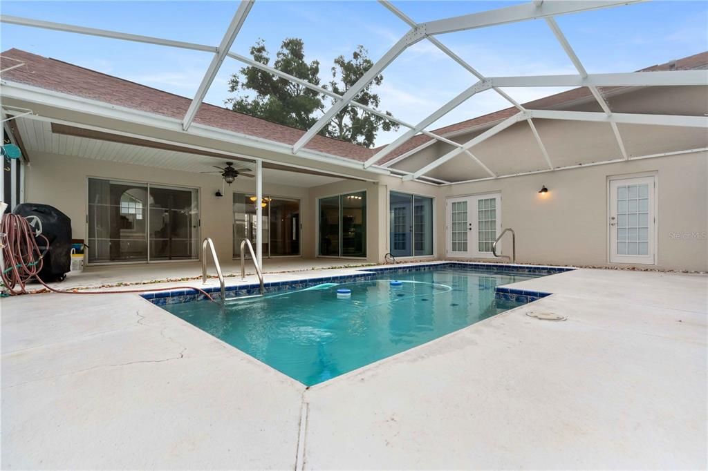 En Venta: $389,900 (4 camas, 3 baños, 2296 Pies cuadrados)