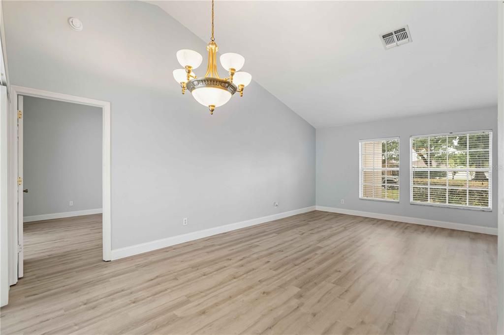 En Venta: $389,900 (4 camas, 3 baños, 2296 Pies cuadrados)