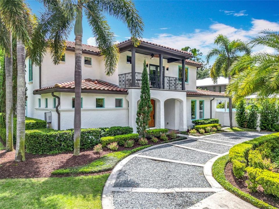 En Venta: $1,894,400 (0.23 acres)