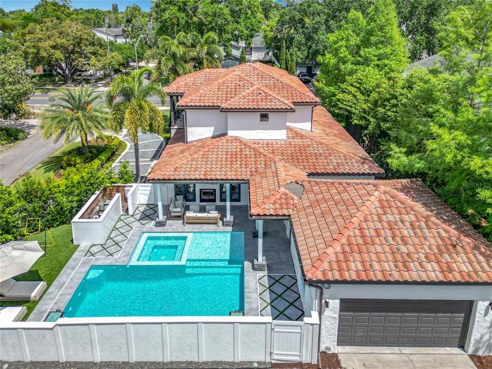 En Venta: $1,894,400 (0.23 acres)