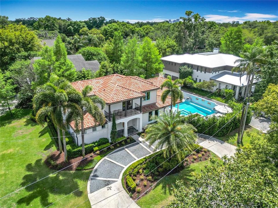 En Venta: $1,894,400 (0.23 acres)