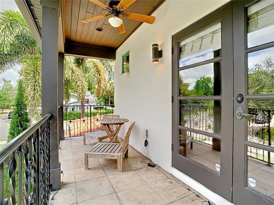 En Venta: $1,894,400 (0.23 acres)