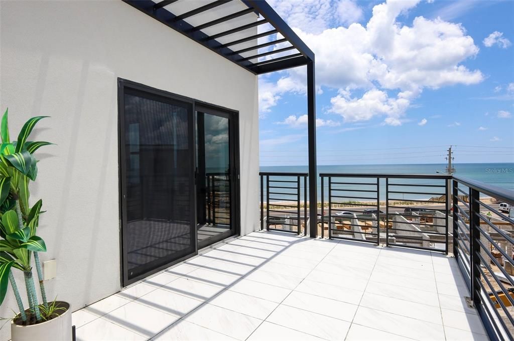 En Venta: $1,571,952 (3 camas, 3 baños, 2586 Pies cuadrados)