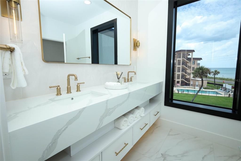En Venta: $1,571,952 (3 camas, 3 baños, 2586 Pies cuadrados)