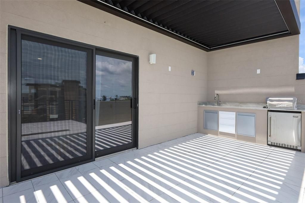 En Venta: $1,571,952 (3 camas, 3 baños, 2586 Pies cuadrados)