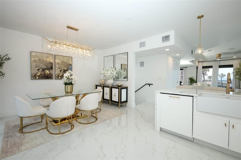 En Venta: $1,571,952 (3 camas, 3 baños, 2586 Pies cuadrados)