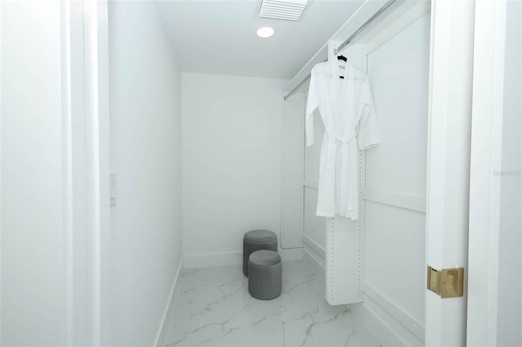 En Venta: $1,571,952 (3 camas, 3 baños, 2586 Pies cuadrados)