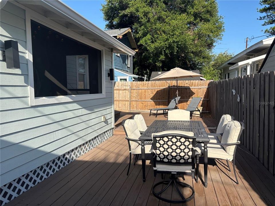 For Rent: $3,400 (2 beds, 1 baths, 832 Square Feet)